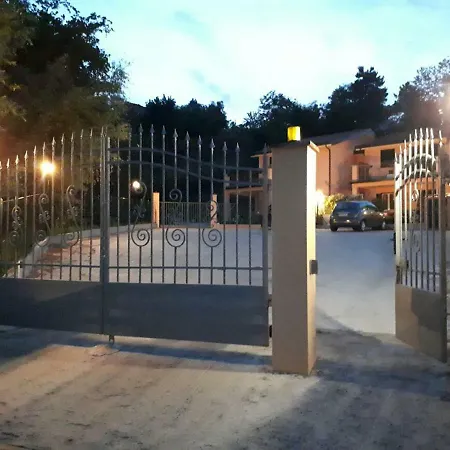Chrysalis' House Penzion *
