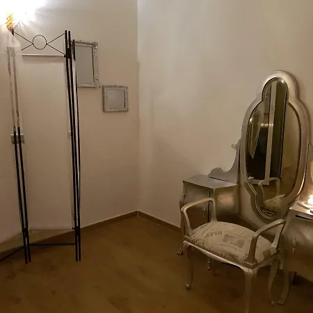 Chrysalis' House Piano di Follo