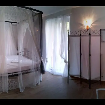 Chrysalis' House Gasthuis *