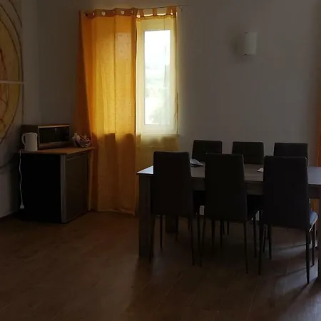 Chrysalis' House Piano di Follo